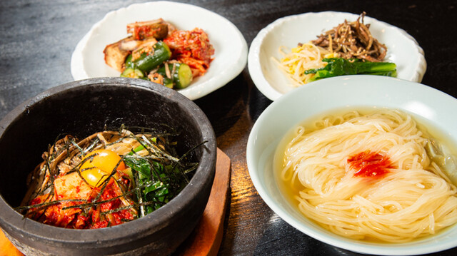 焼肉三日月 サイドメニュー — 石焼ビビンバと冷麺
